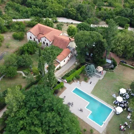 Casa Ivan Mit Pool In Holiday home Tihaljina